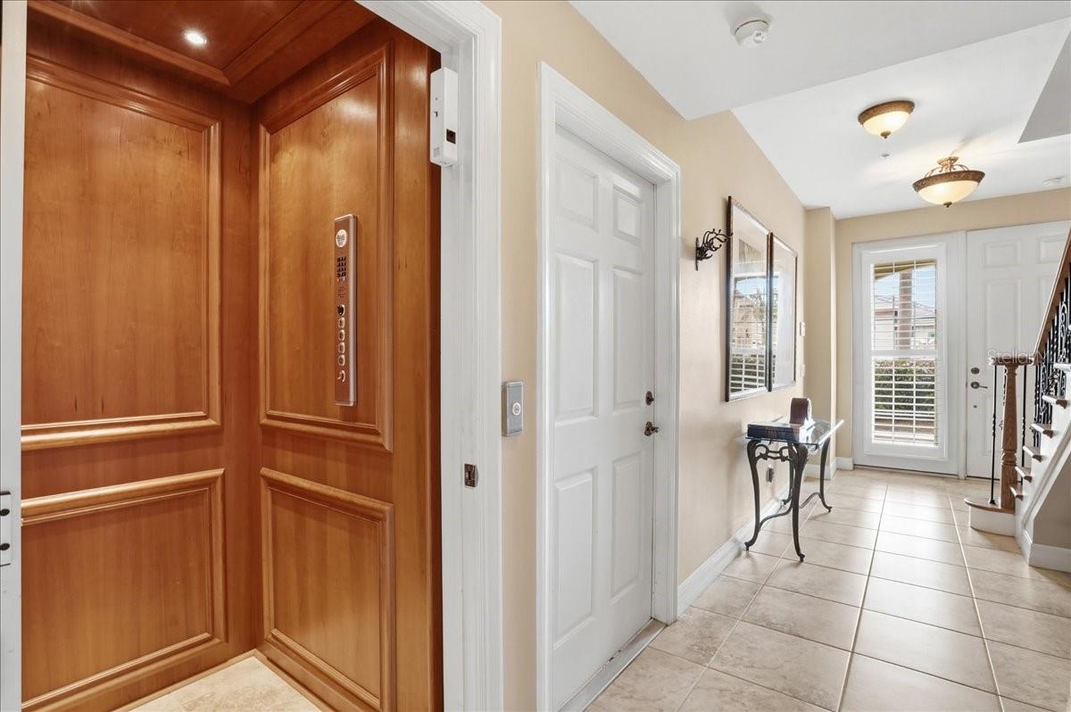 Listing photo id 8 for 702 Granada Avenue 7