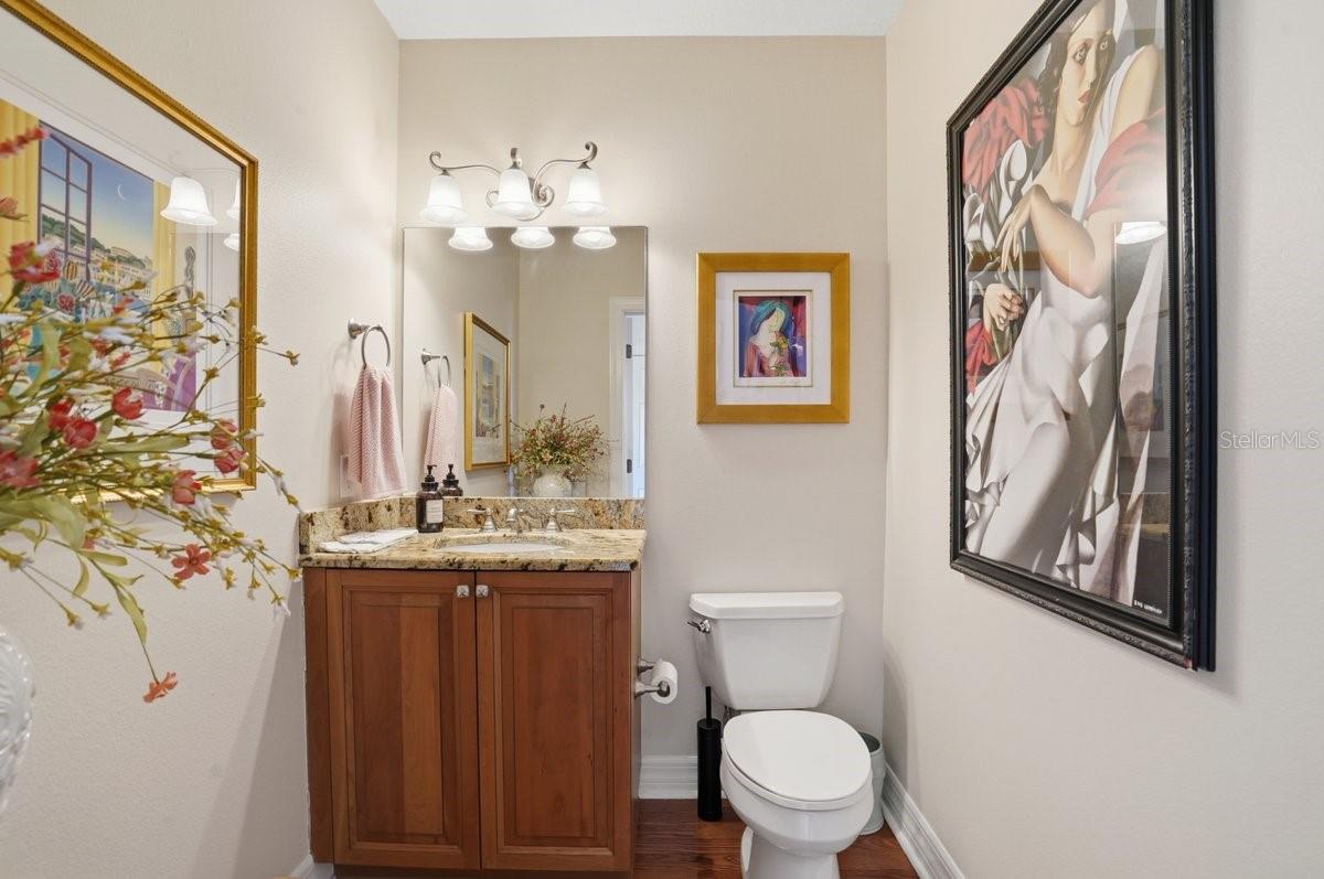 Listing photo id 9 for 702 Granada Avenue 7