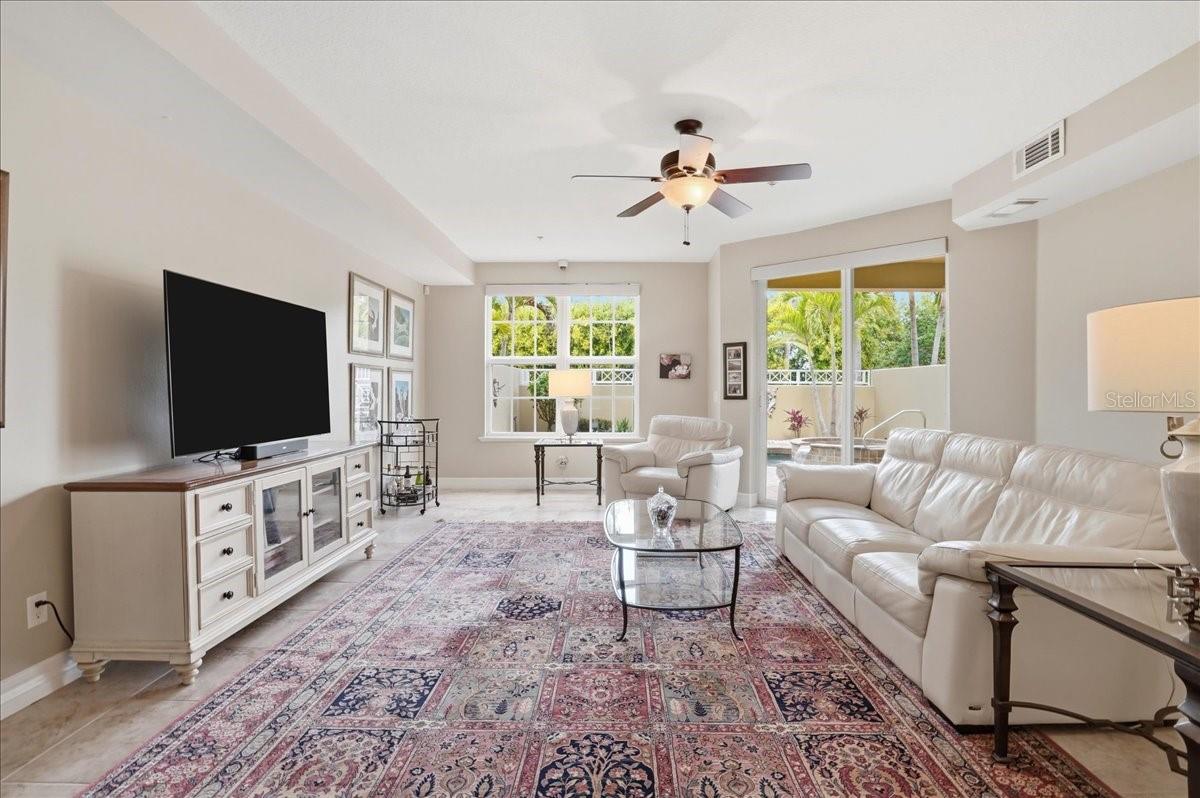 Listing photo id 10 for 702 Granada Avenue 7