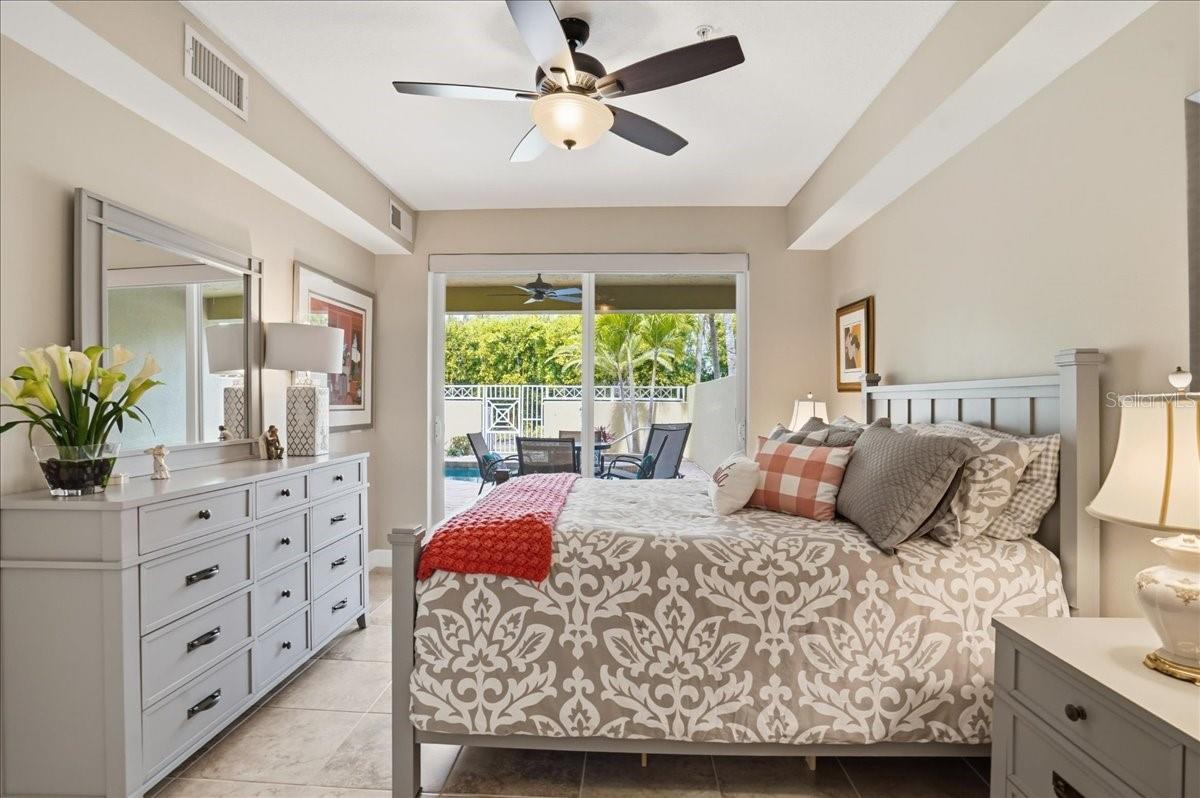 Listing photo id 17 for 702 Granada Avenue 7