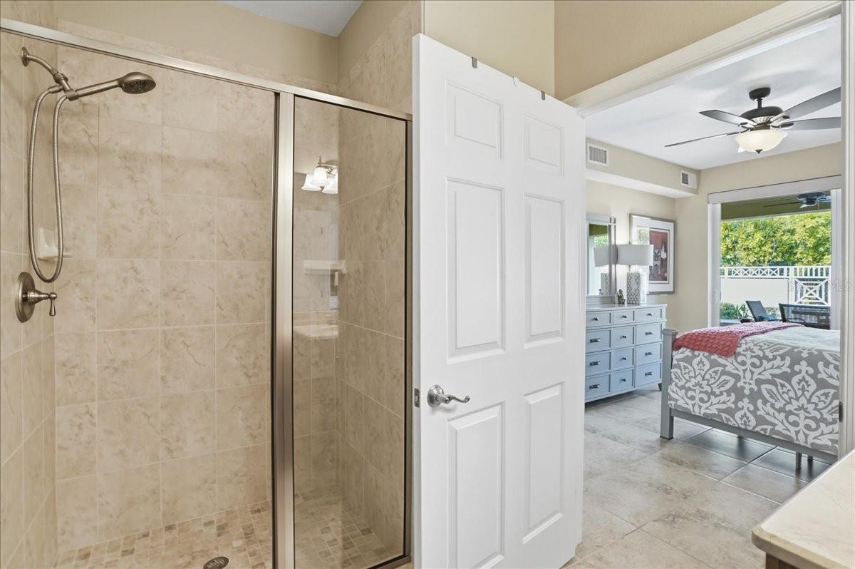 Listing photo id 23 for 702 Granada Avenue 7