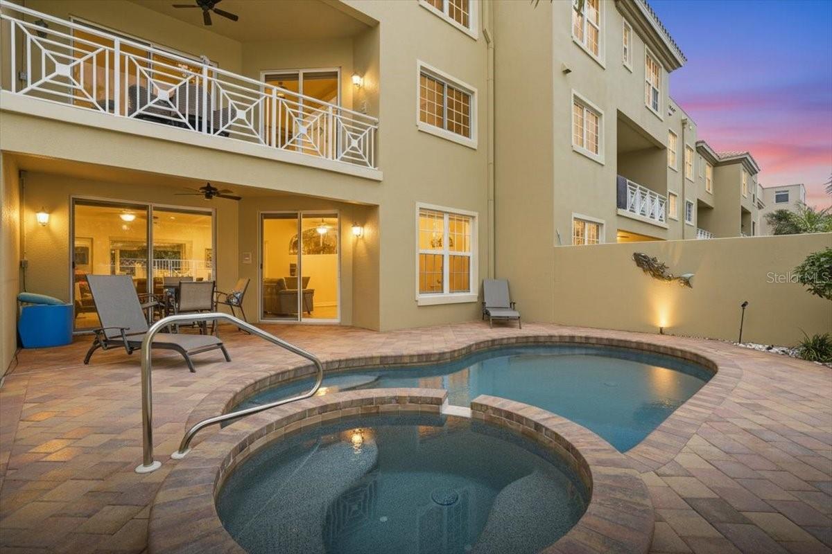 Listing photo id 26 for 702 Granada Avenue 7