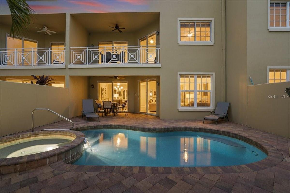 Listing photo id 28 for 702 Granada Avenue 7