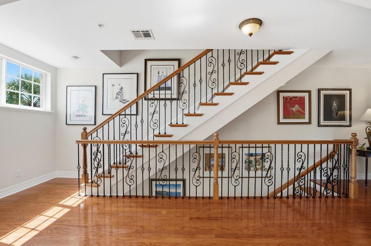 Listing photo id 30 for 702 Granada Avenue 7