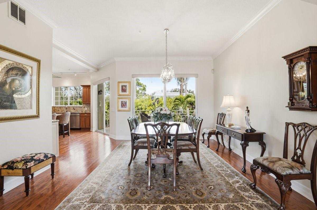 Listing photo id 38 for 702 Granada Avenue 7