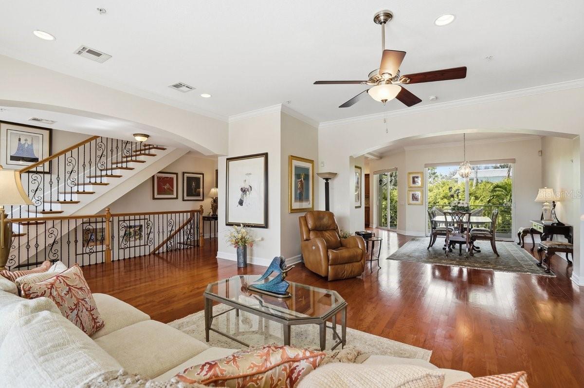 Listing photo id 40 for 702 Granada Avenue 7