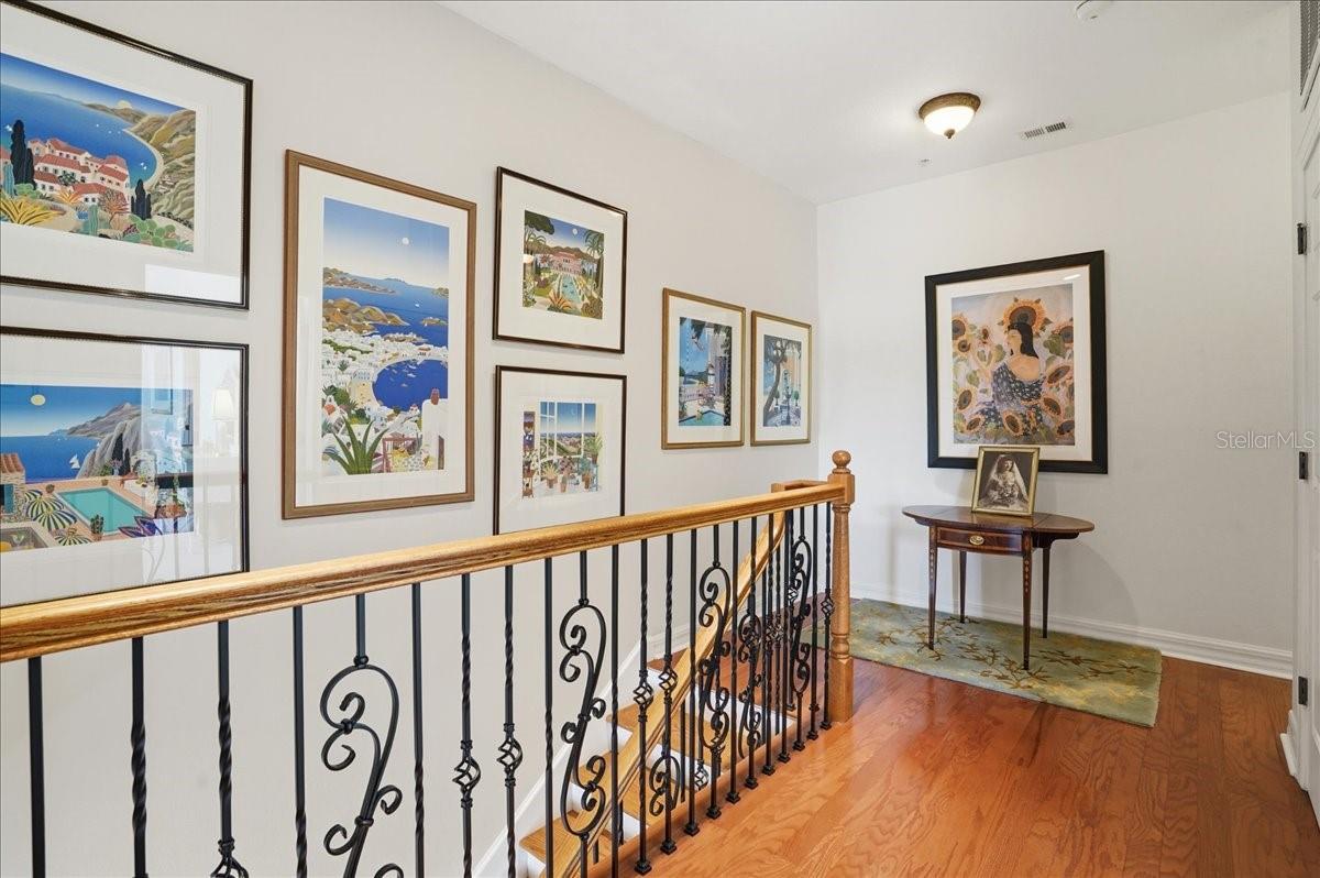 Listing photo id 45 for 702 Granada Avenue 7