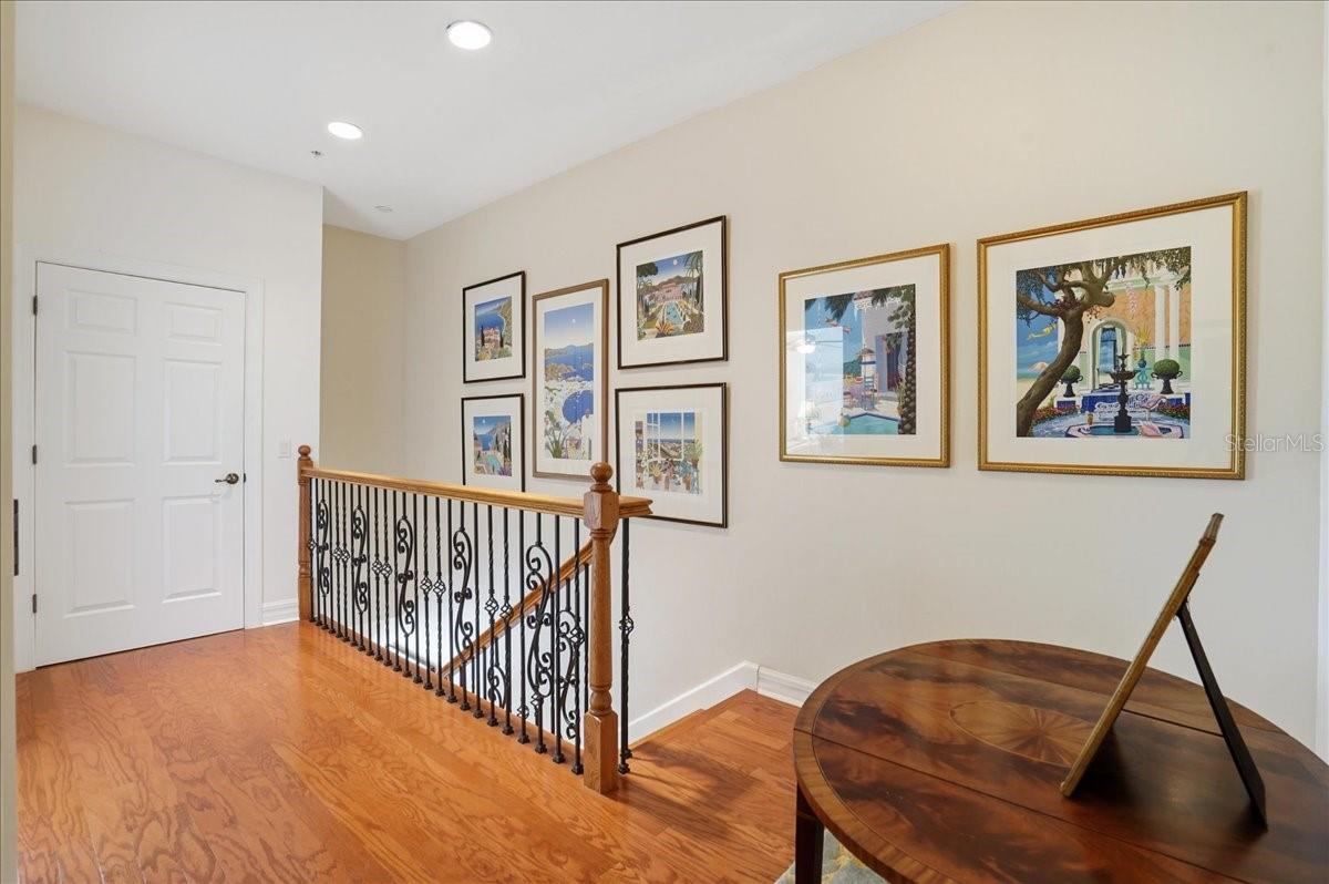 Listing photo id 47 for 702 Granada Avenue 7