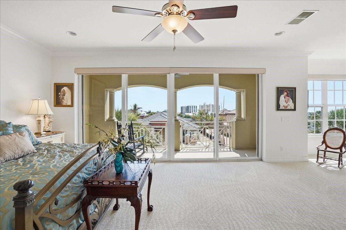 Listing photo id 50 for 702 Granada Avenue 7