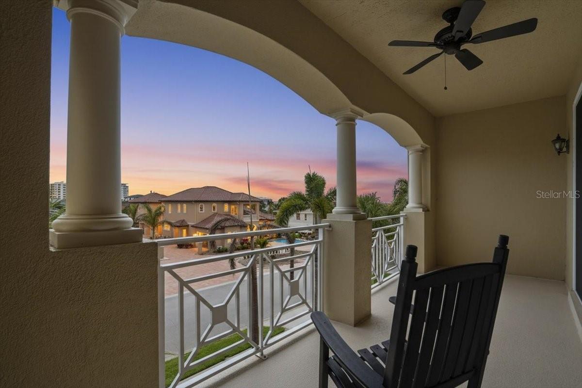 Listing photo id 53 for 702 Granada Avenue 7