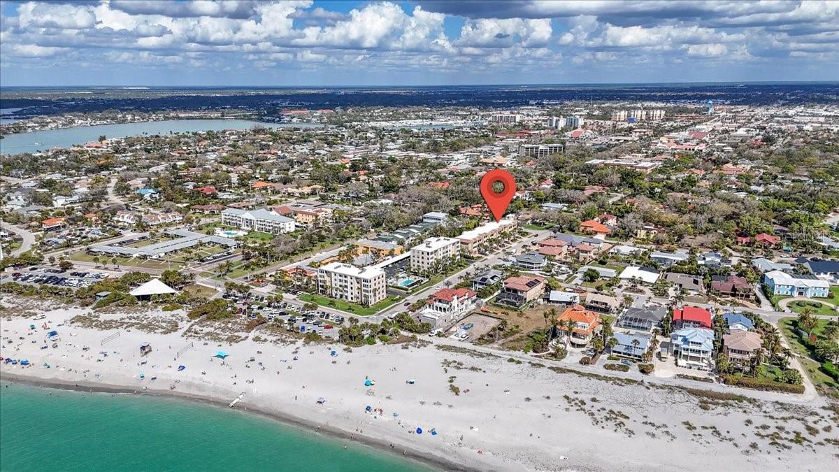 Listing photo id 4 for 702 Granada Avenue 7