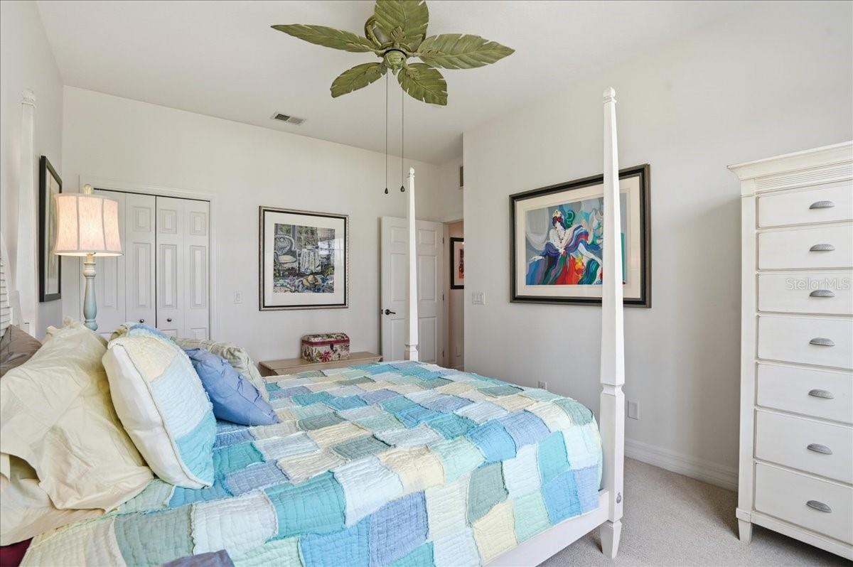 Listing photo id 59 for 702 Granada Avenue 7