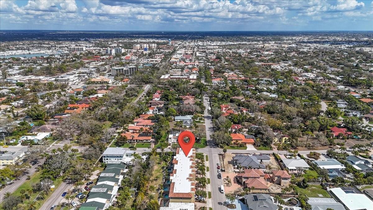 Listing photo id 70 for 702 Granada Avenue 7