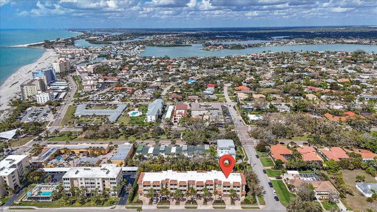 Listing photo id 72 for 702 Granada Avenue 7