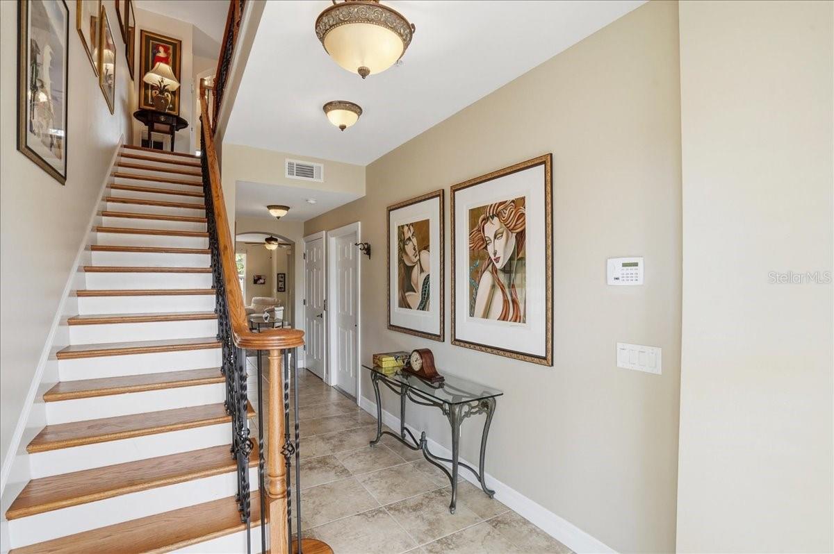 Listing photo id 7 for 702 Granada Avenue 7