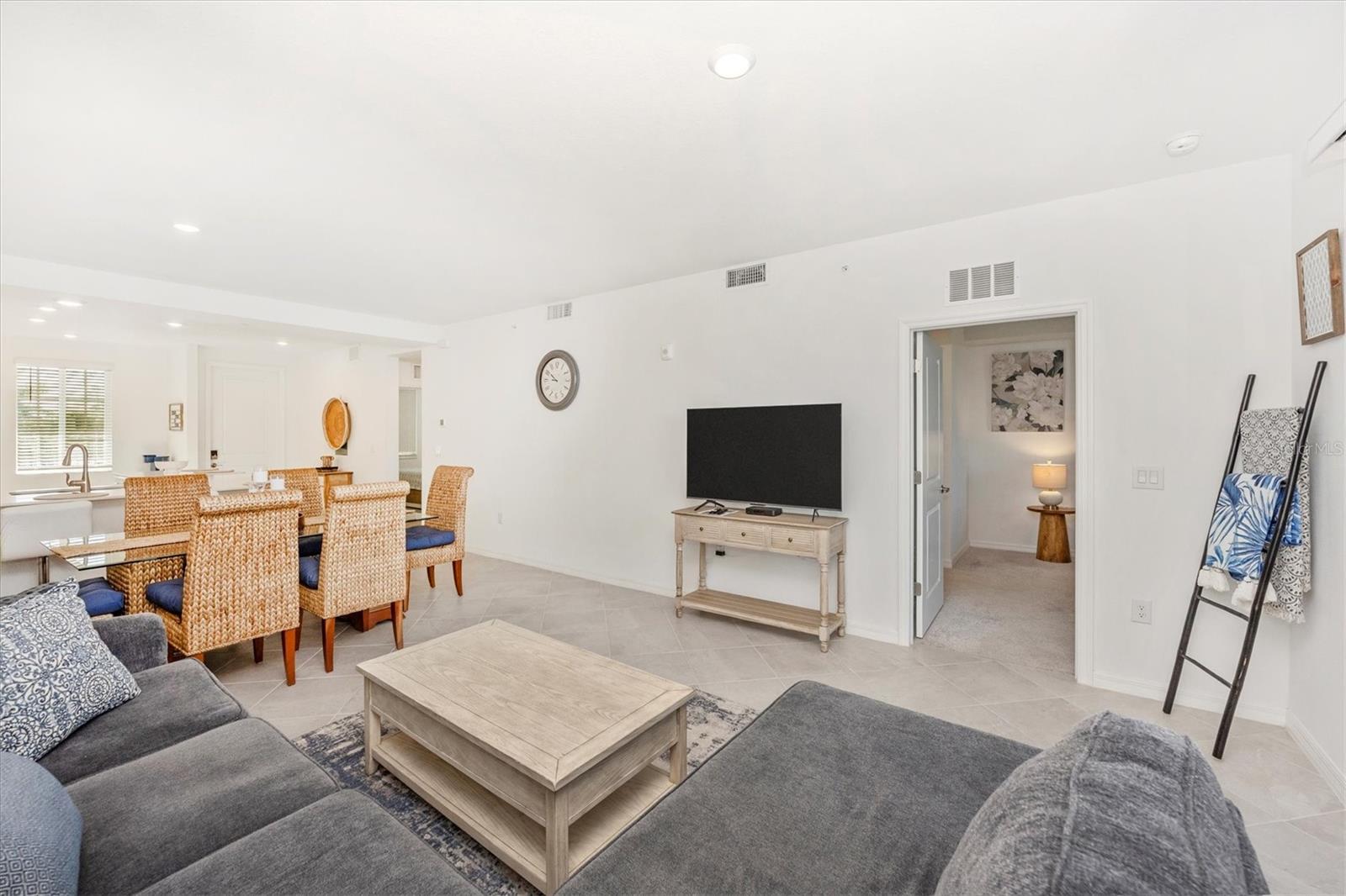 Image 19 of 99 For 12280 Wellen Golf Street 205