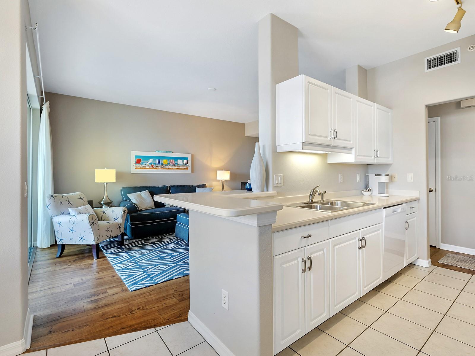 Image 7 of 28 For 980 Cooper Street 302