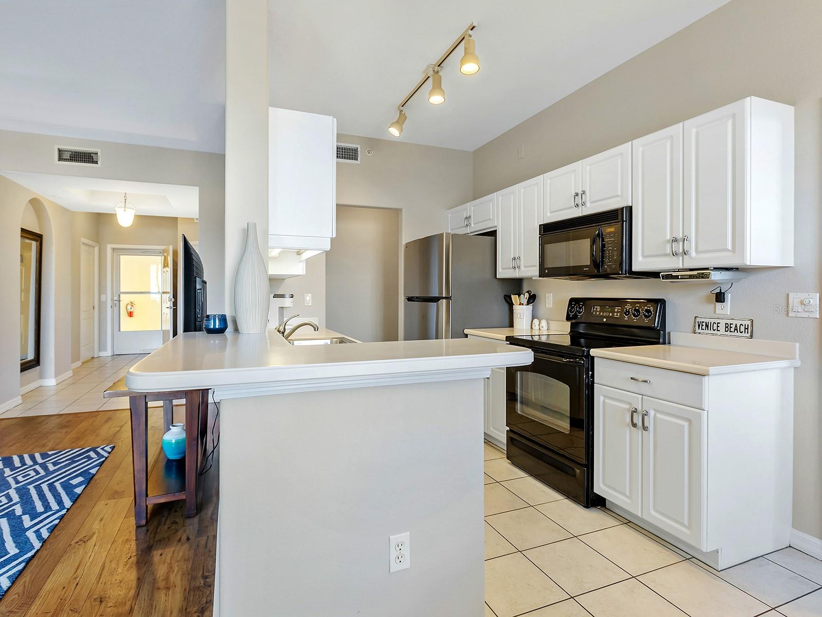 Image 8 of 28 For 980 Cooper Street 302