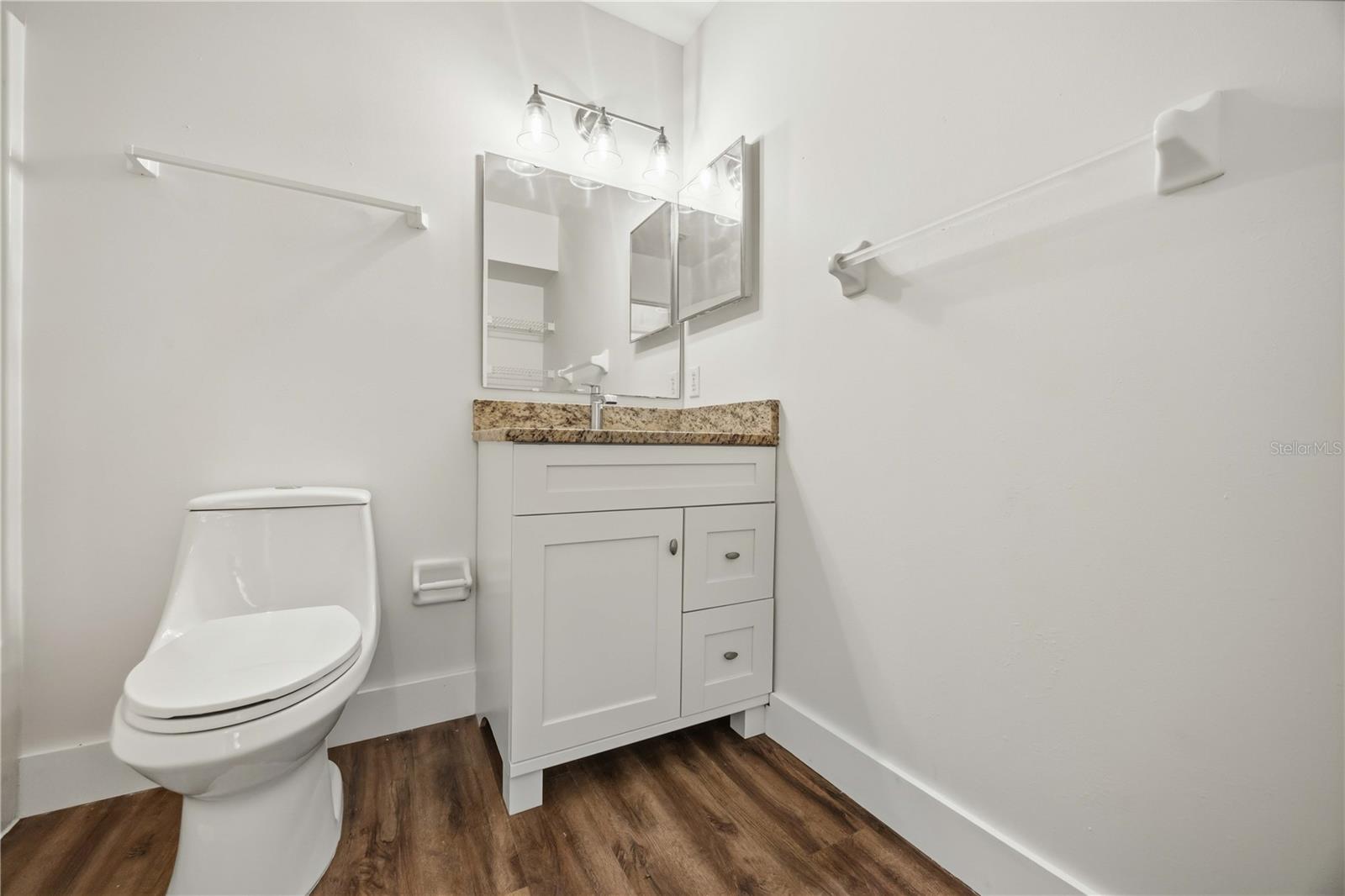 Image 19 of 28 For 3300 Loveland Boulevard 2501