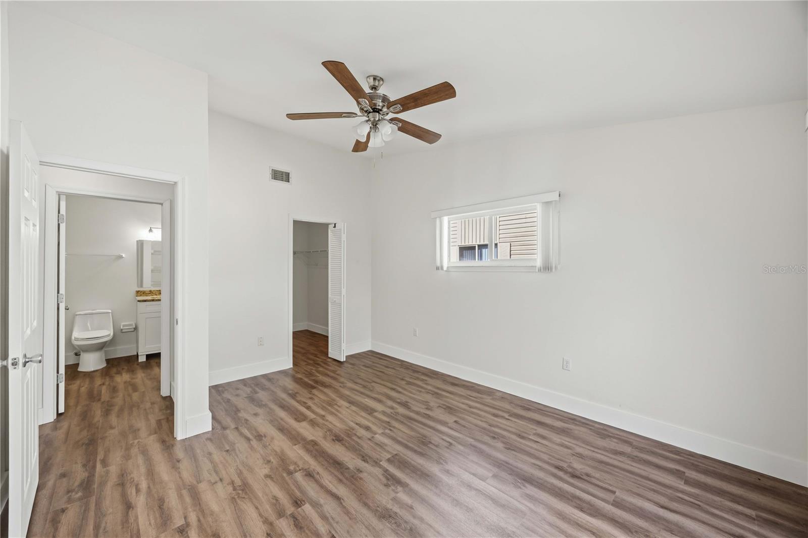 Image 22 of 28 For 3300 Loveland Boulevard 2501