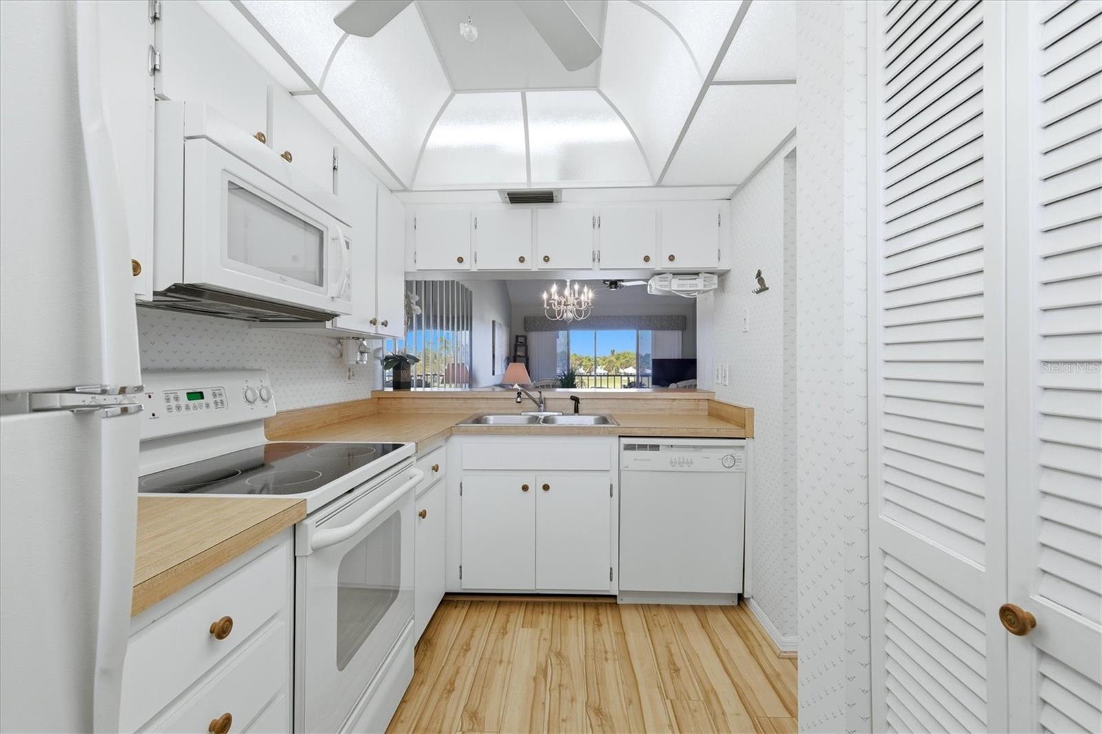 Image 12 of 30 For 437 Cerromar Lane 522