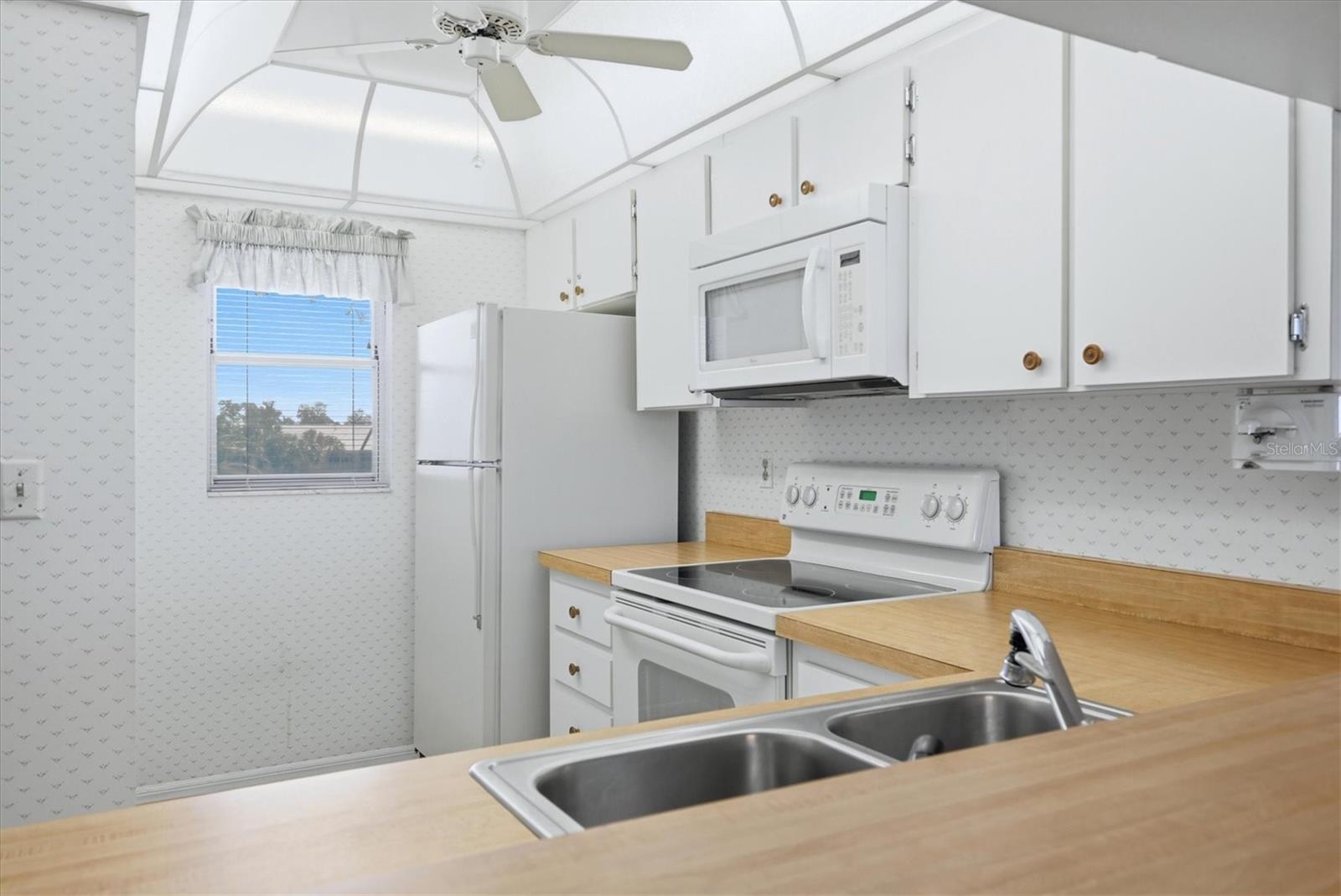 Image 13 of 30 For 437 Cerromar Lane 522