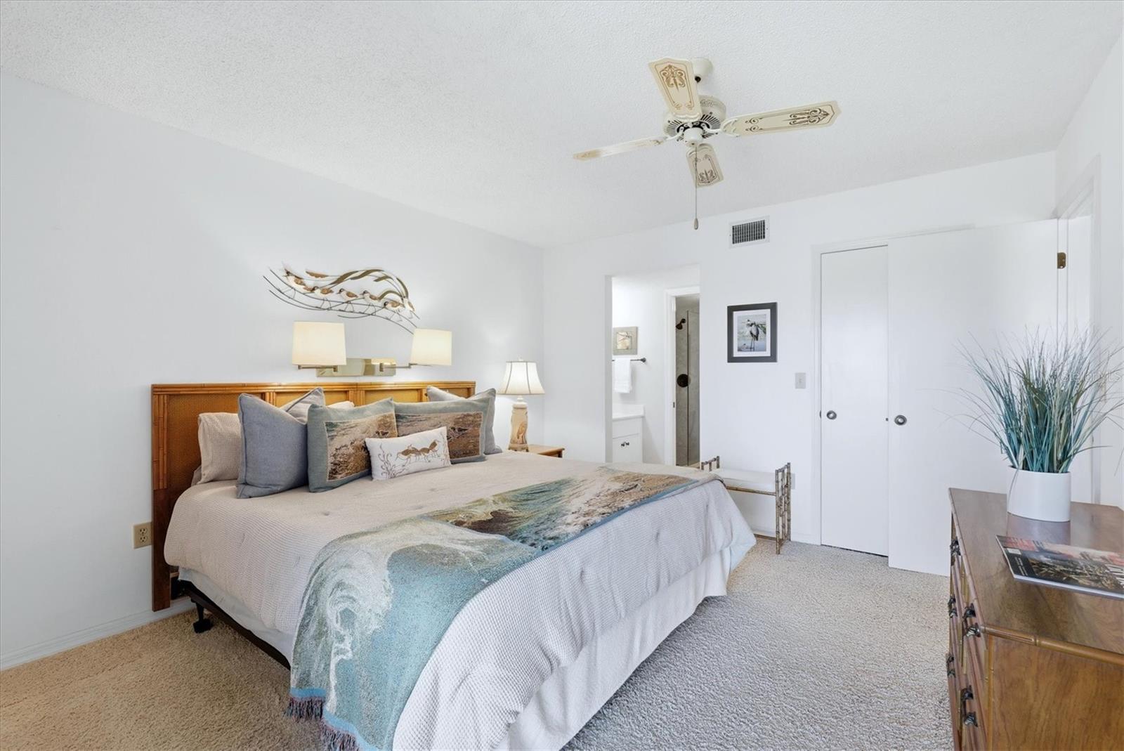 Image 17 of 30 For 437 Cerromar Lane 522