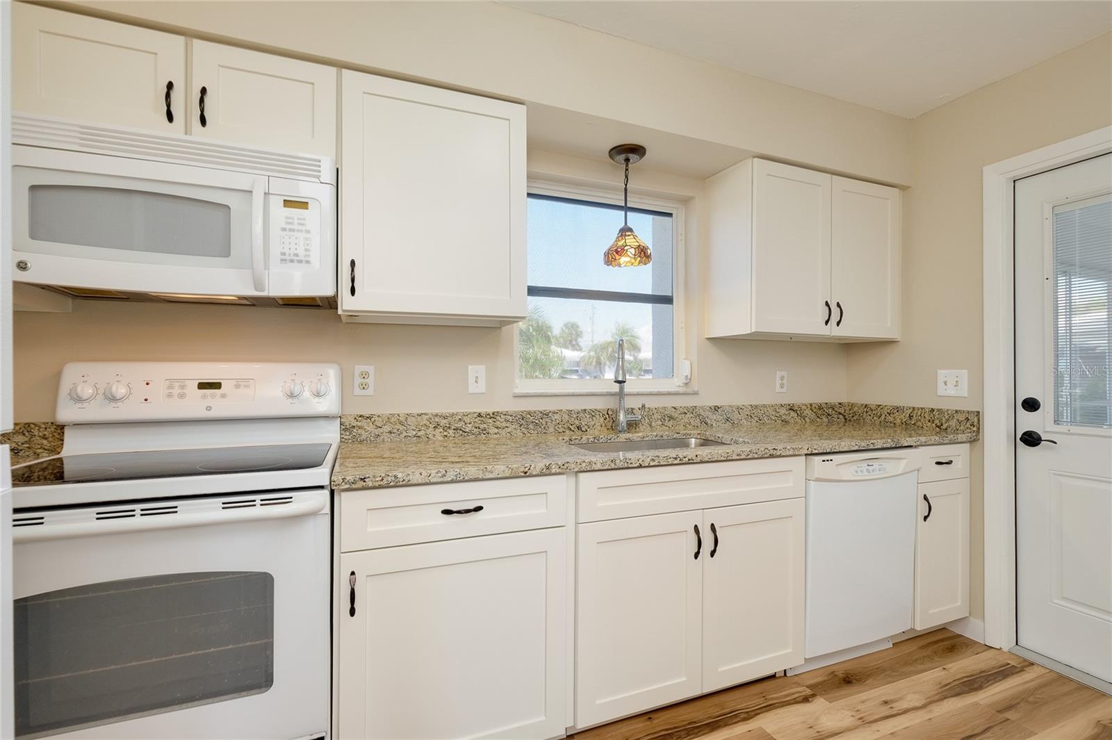 Image 17 of 71 For 397 Circlewood Drive Z1