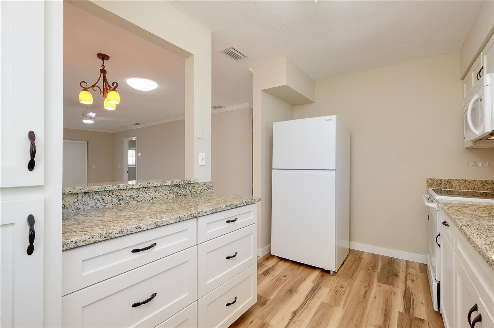 Image 18 of 71 For 397 Circlewood Drive Z1