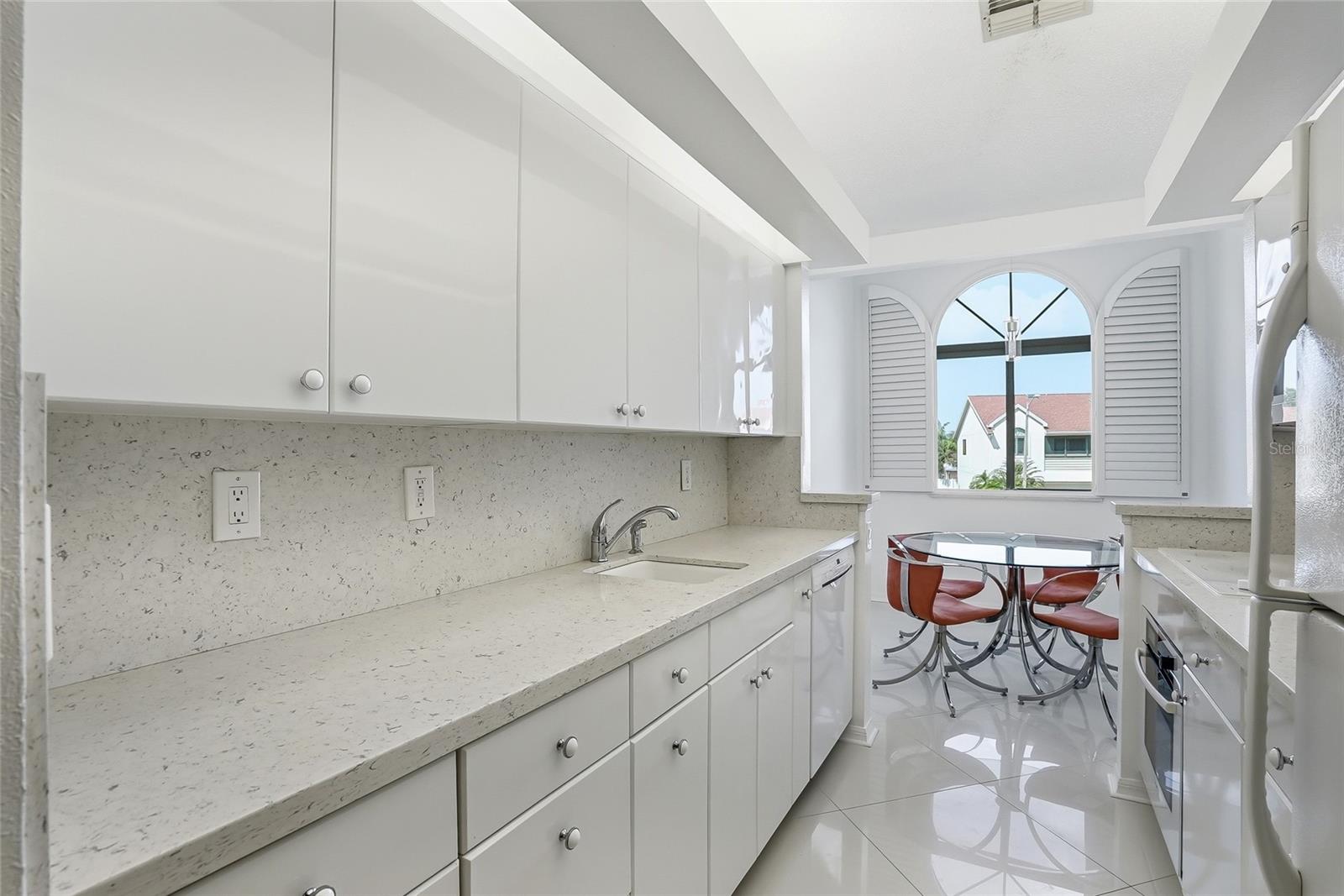 Image 14 of 48 For 545 Walden Court