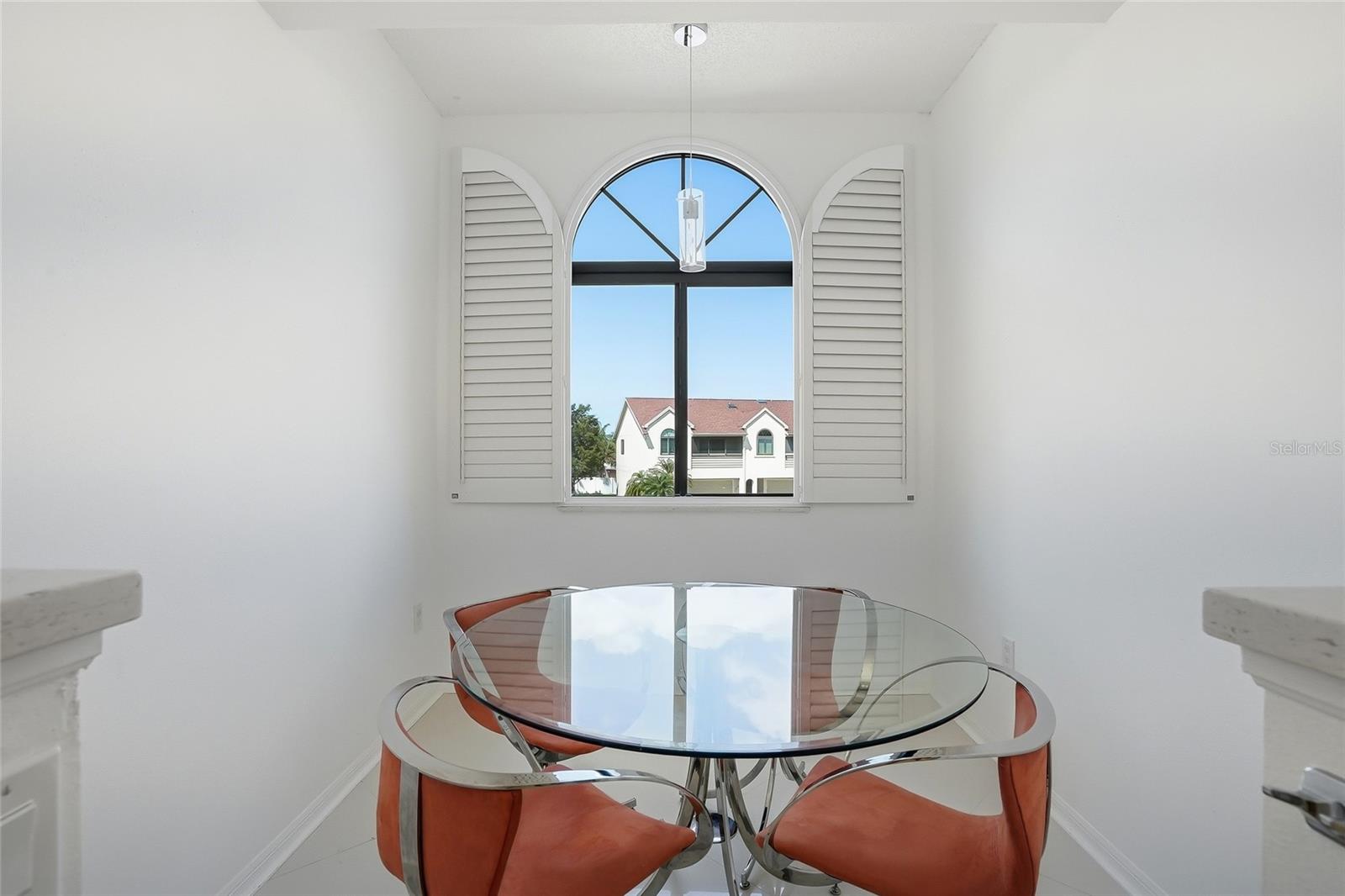 Image 16 of 48 For 545 Walden Court