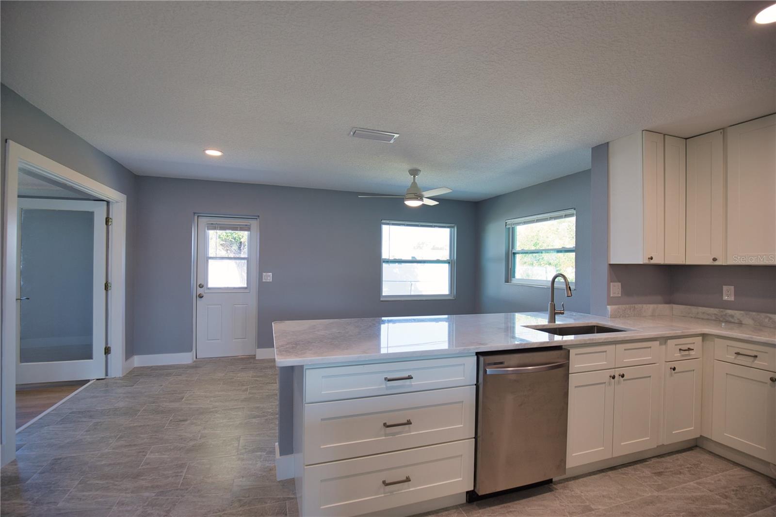 Listing photo id 9 for 3392 Orange Road