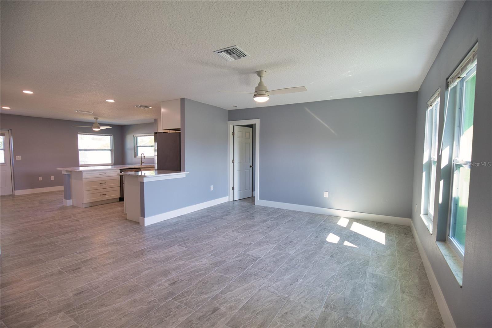 Listing photo id 4 for 3392 Orange Road