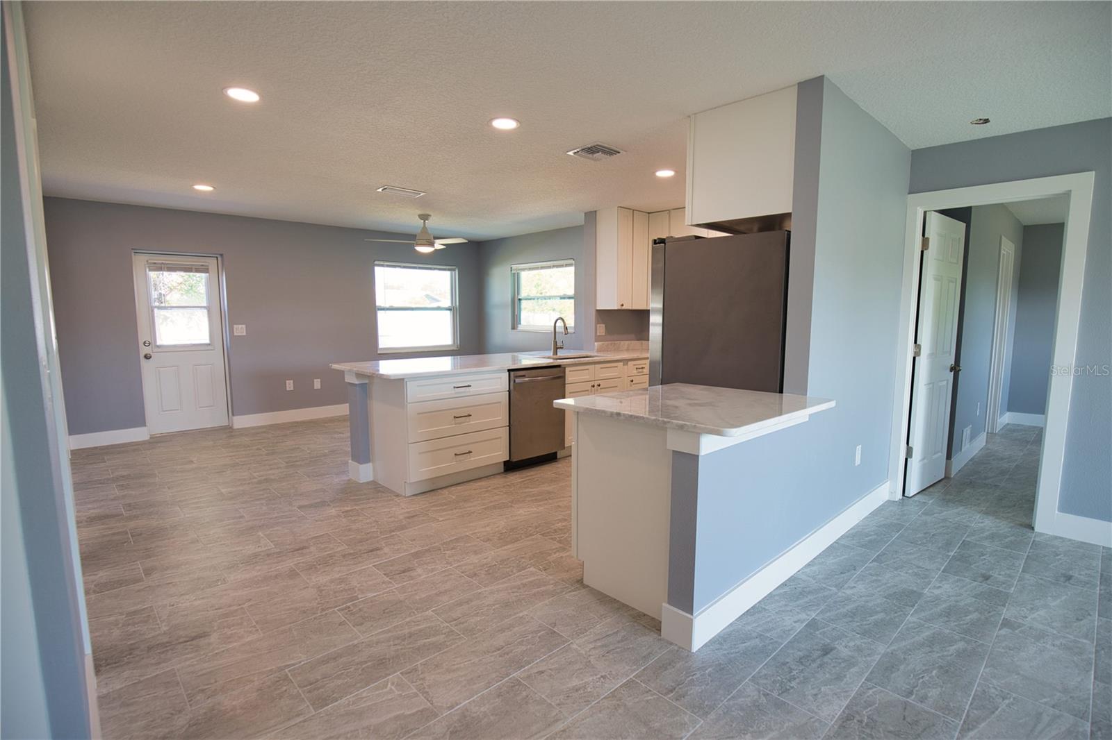 Listing photo id 5 for 3392 Orange Road