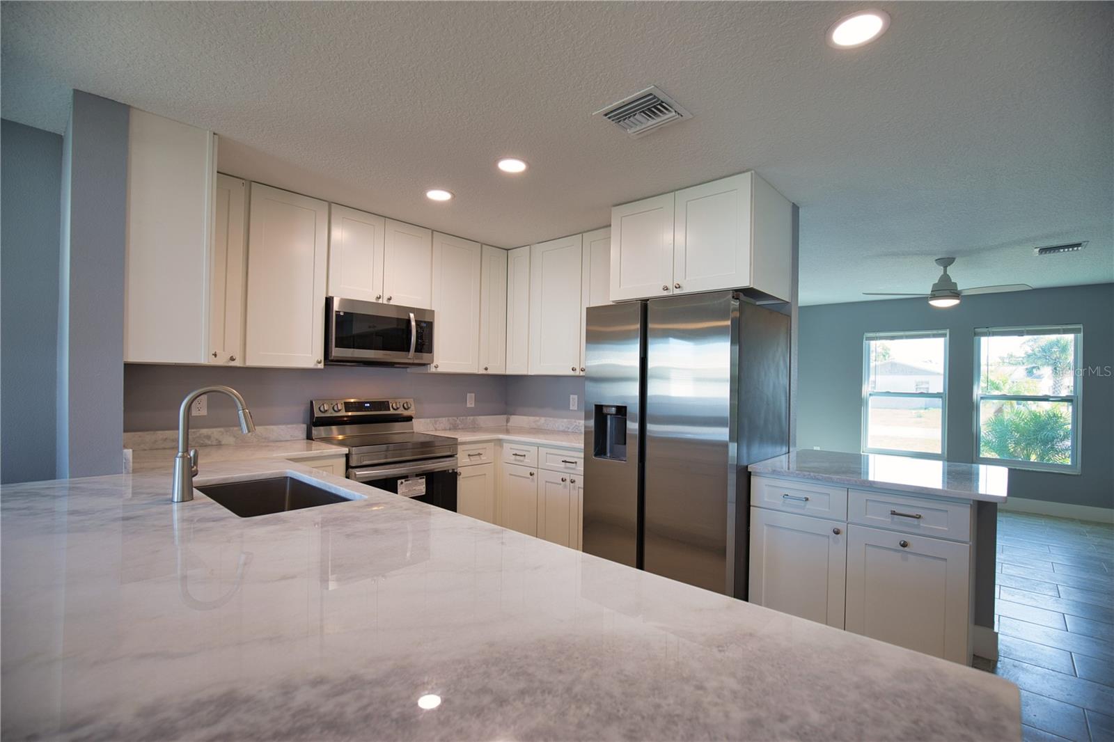 Listing photo id 7 for 3392 Orange Road