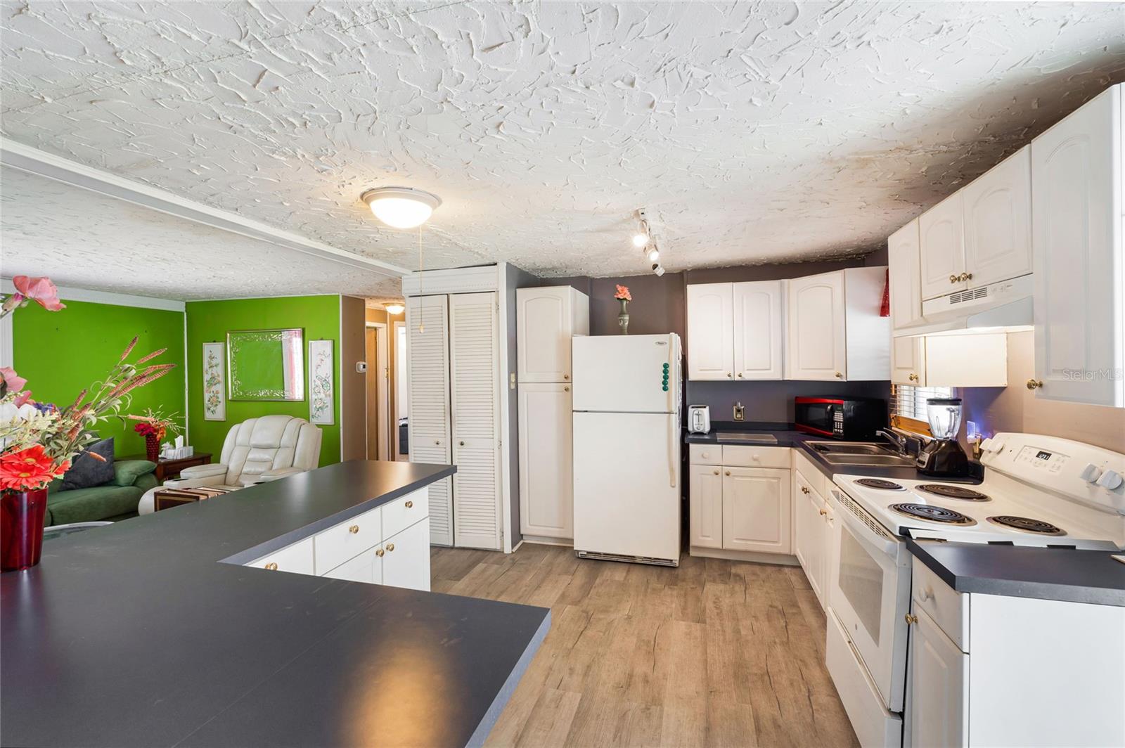 Image 5 of 23 For 210 Roma Road