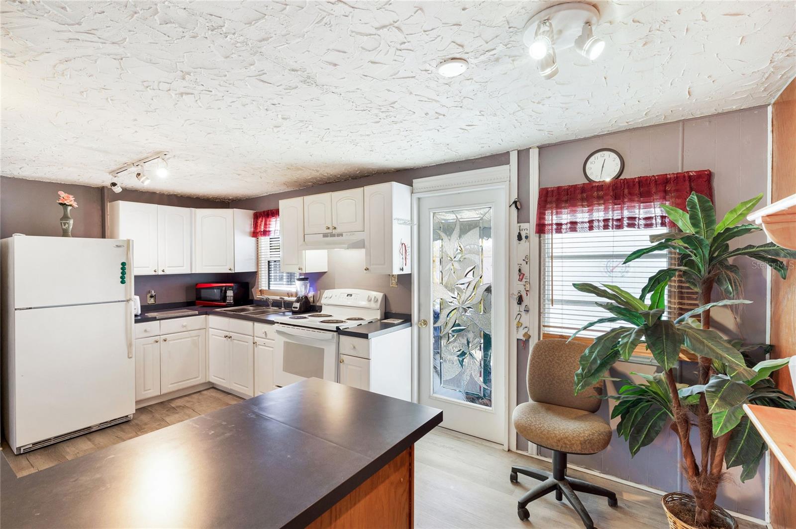 Image 6 of 23 For 210 Roma Road