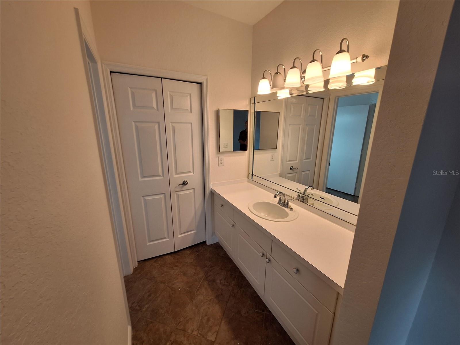 Image 11 of 27 For 5140 Northridge Road 102