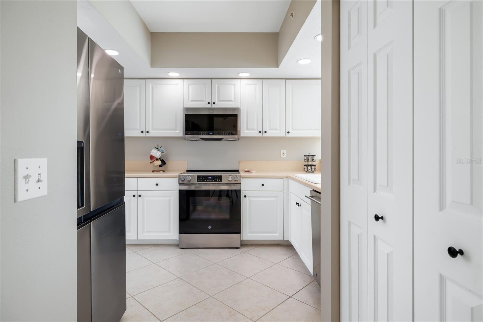 Image 14 of 48 For 410 Laurel Lake Drive 101