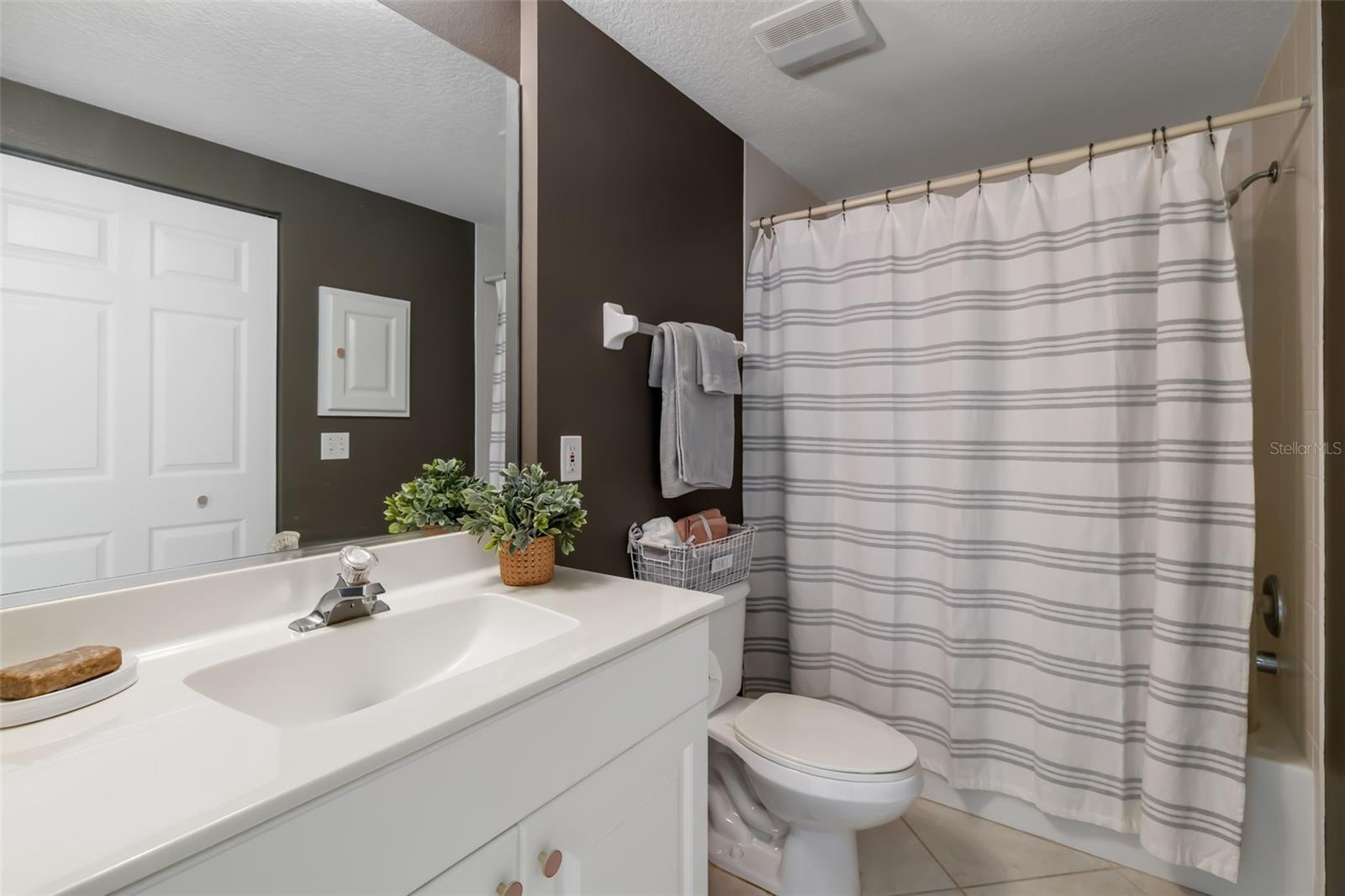 Image 26 of 48 For 410 Laurel Lake Drive 101