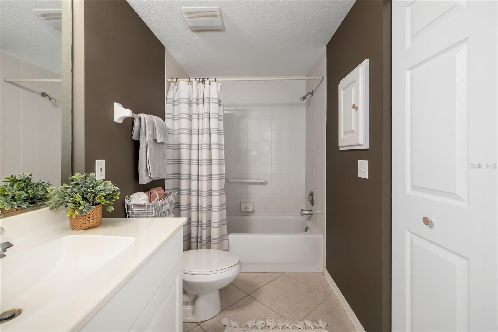 Image 27 of 48 For 410 Laurel Lake Drive 101