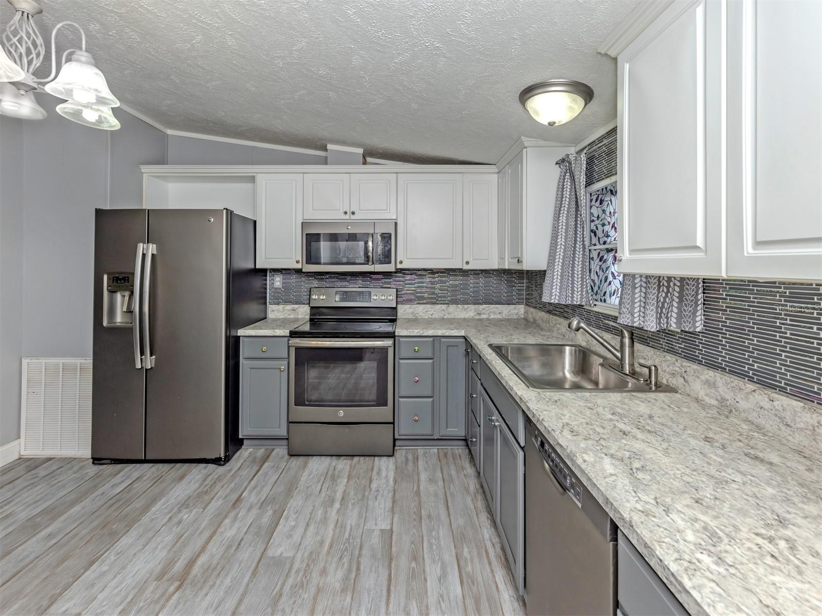 Image 14 of 65 For 583 Portside Drive