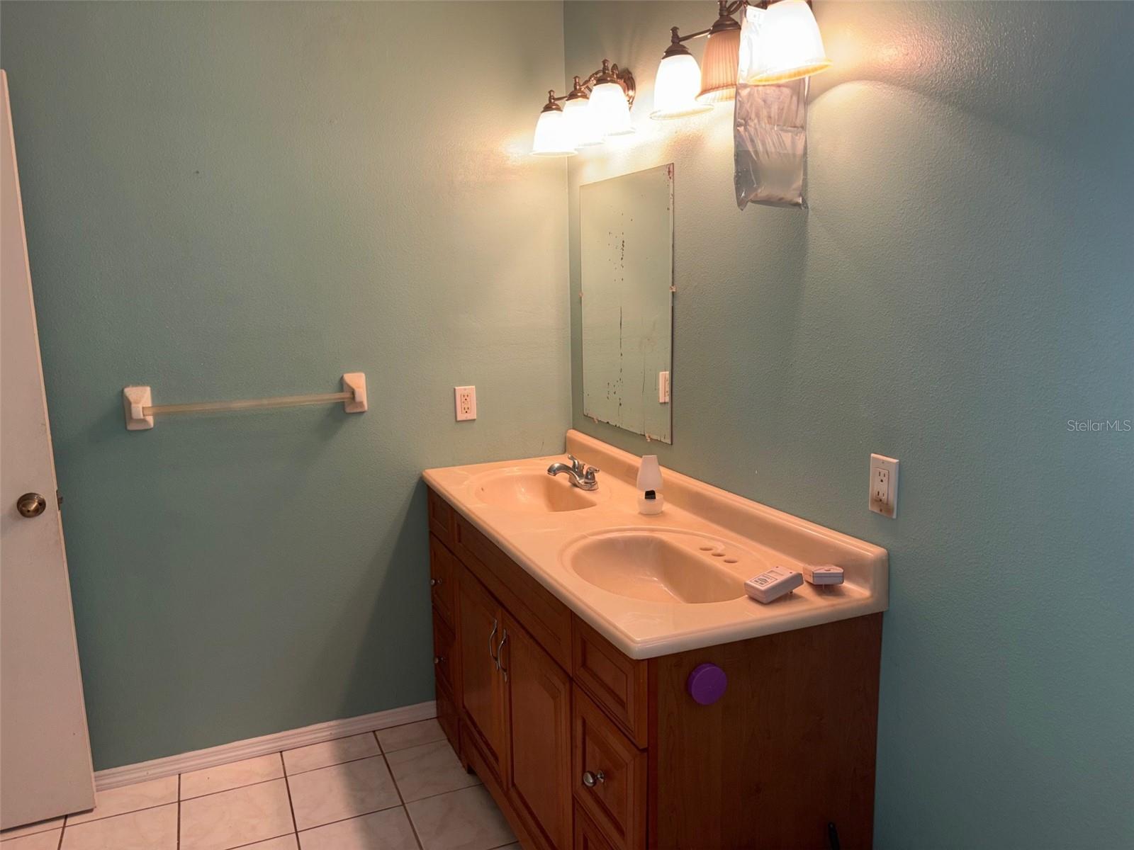 Image 15 of 54 For 2210 Woodmere Road