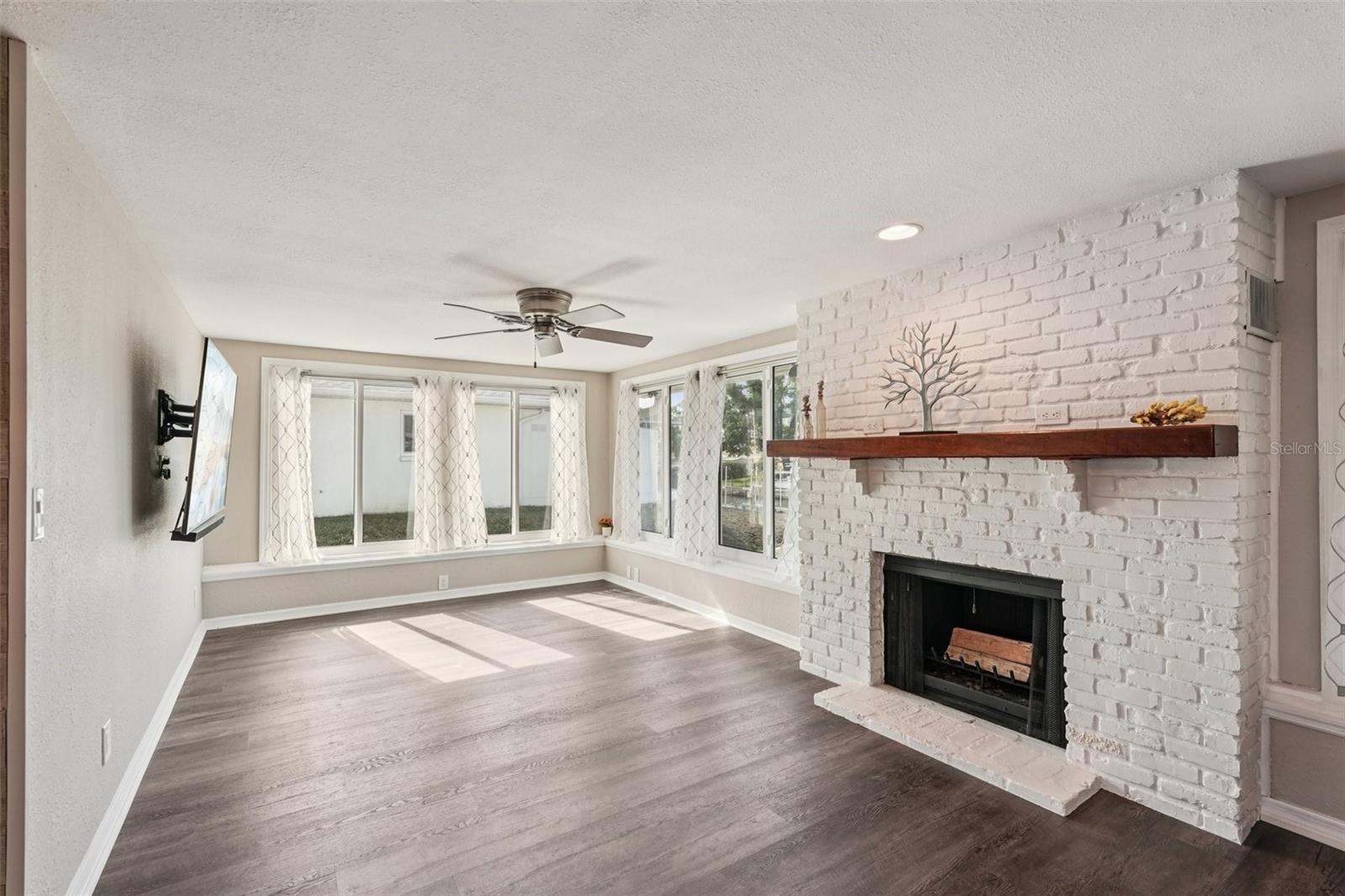 Image 10 of 46 For 1956 Greenlawn Drive