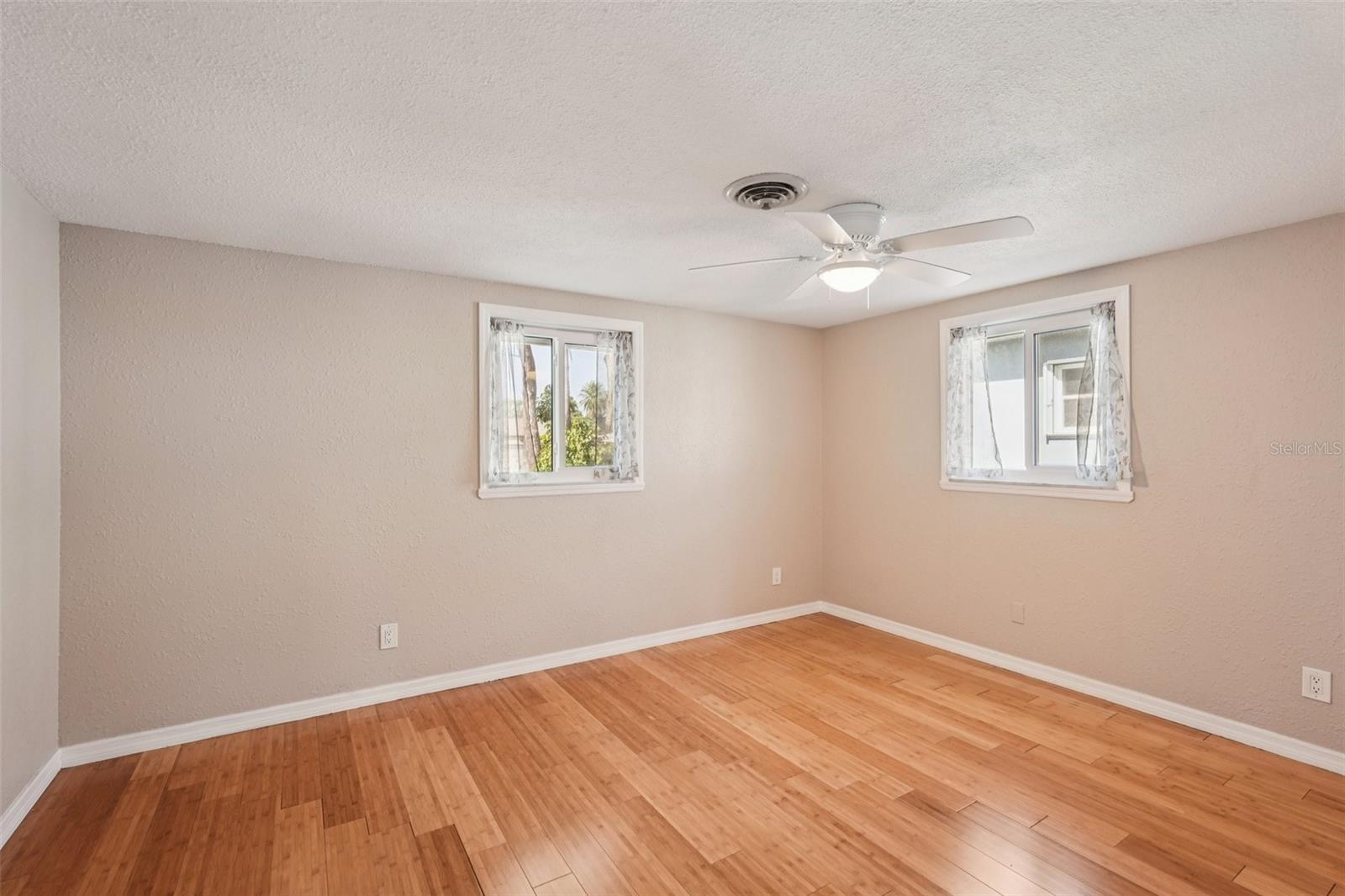 Image 21 of 46 For 1956 Greenlawn Drive