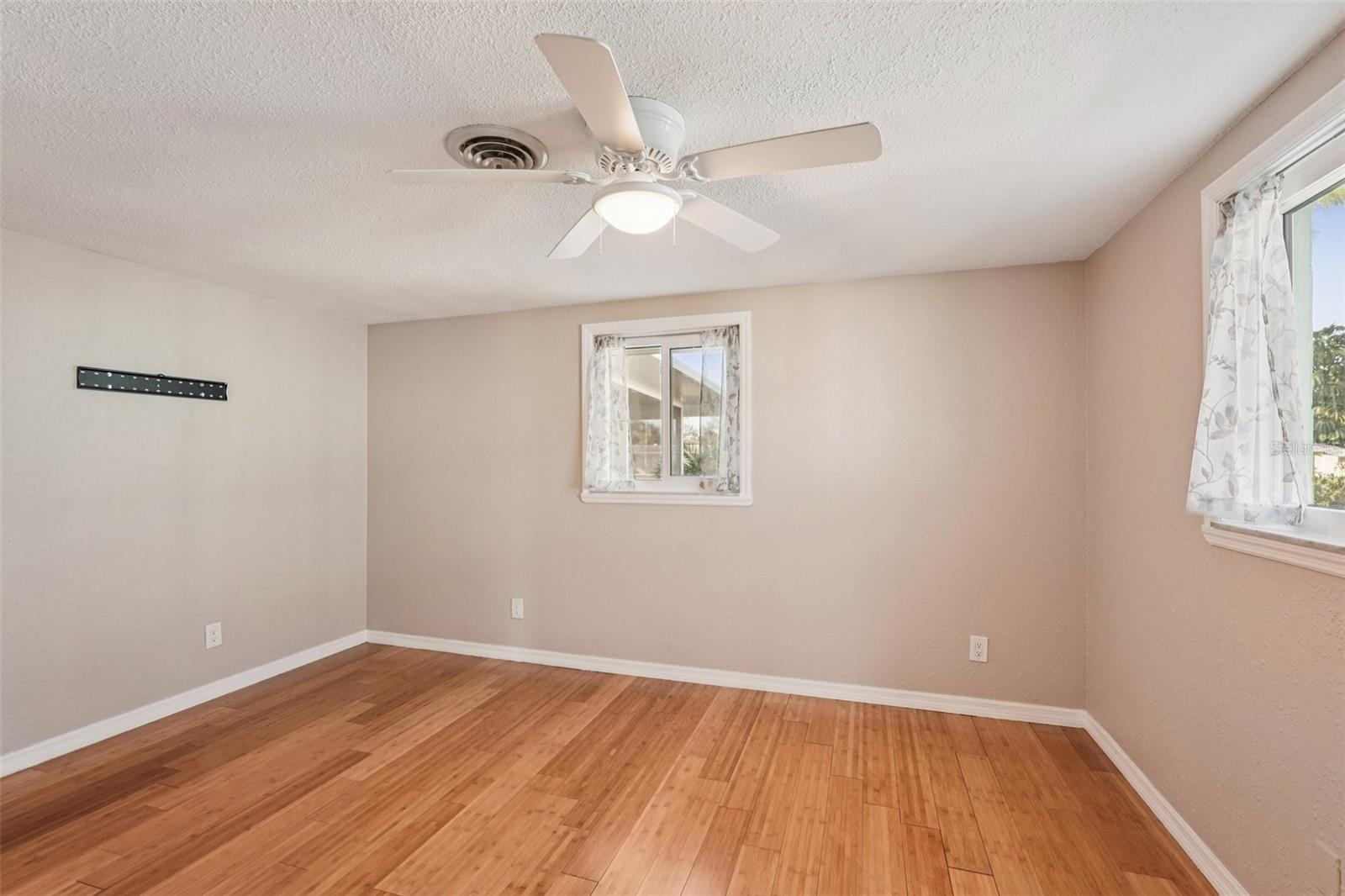 Image 24 of 46 For 1956 Greenlawn Drive