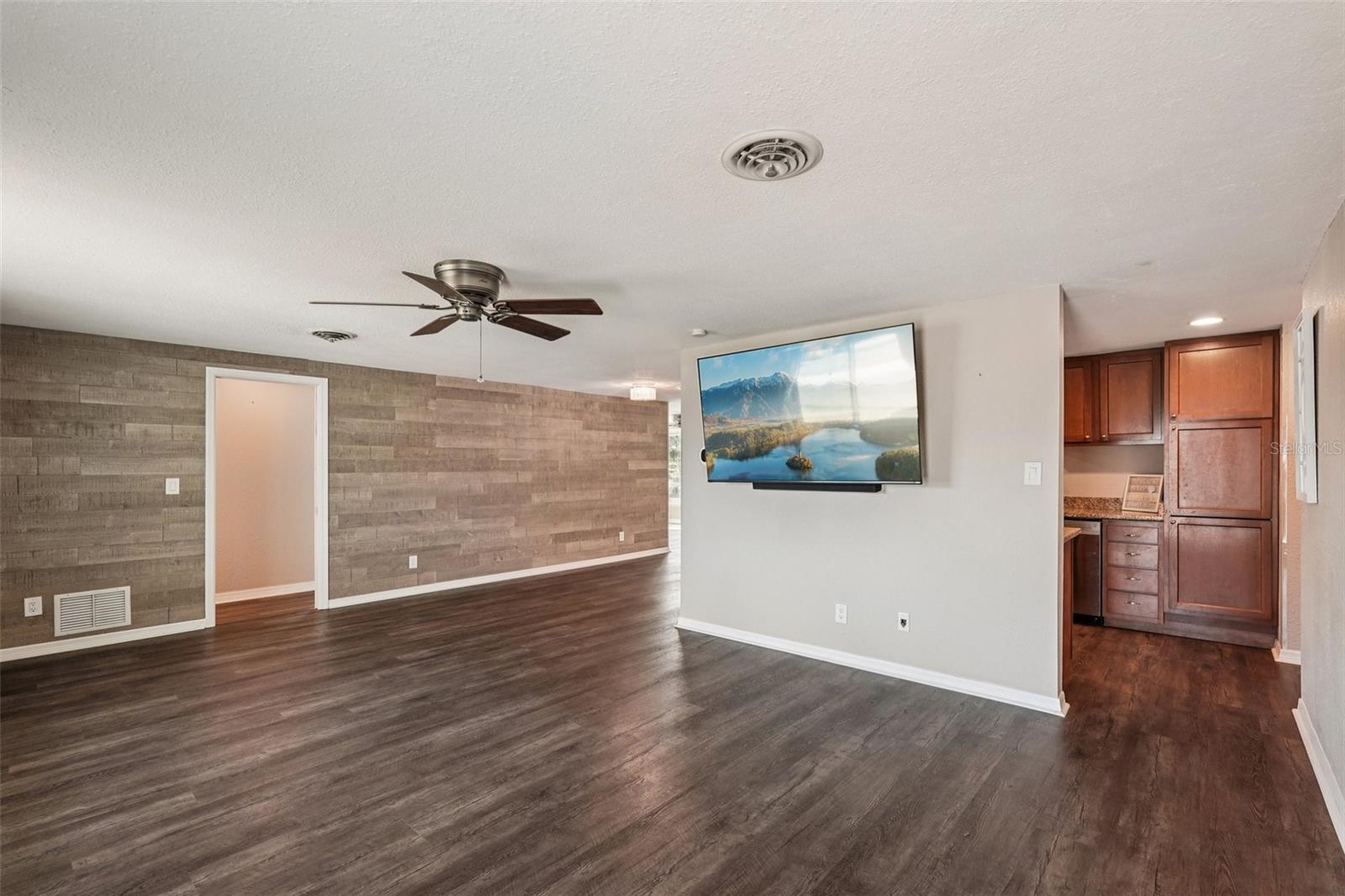 Image 5 of 46 For 1956 Greenlawn Drive