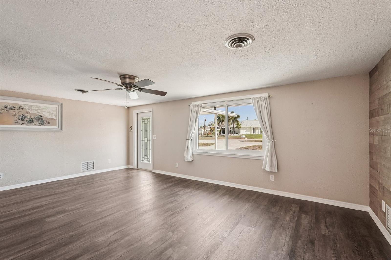 Image 7 of 46 For 1956 Greenlawn Drive