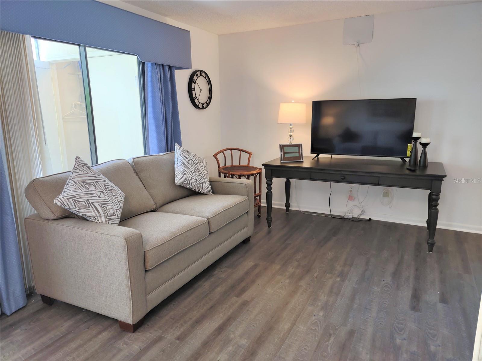 Image 11 of 44 For 650 Bird Bay Drive E 105