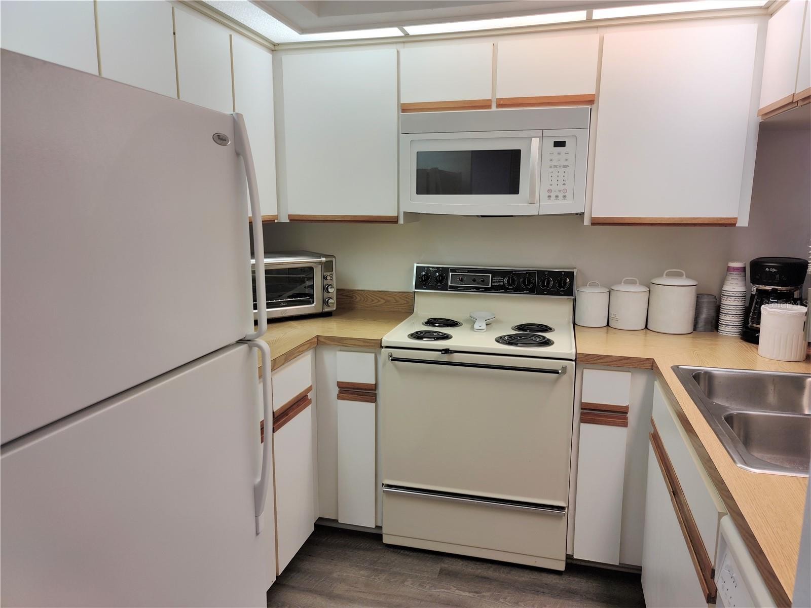 Image 26 of 44 For 650 Bird Bay Drive E 105